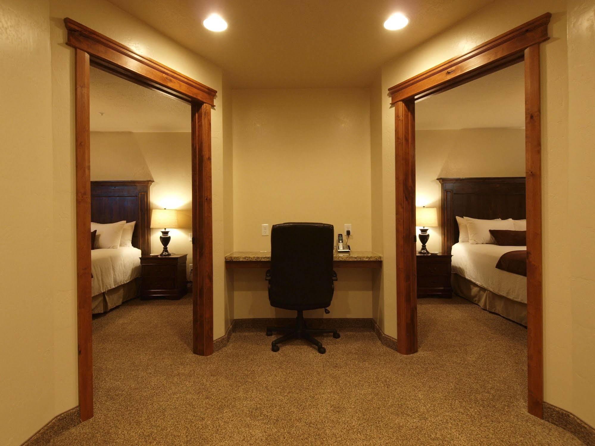 Cb&M Executive Suites Roosevelt Экстерьер фото